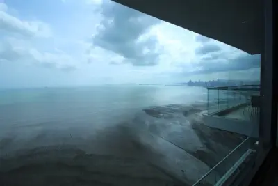 Luxury Apartment with Panoramic Ocean and City Skyline Views 2