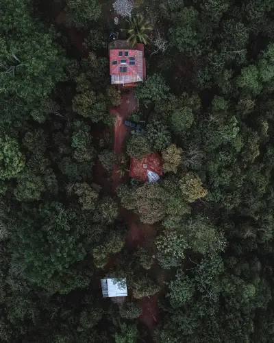 Éco-retraite durable dans la jungle avec vue sur l'océan et la vallée 5