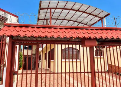 VENTE / Vaste résidence avec potentiel de revenus supplémentaires à La Uruca, San José 2