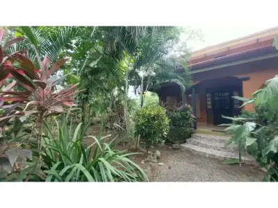 Belle maison dans une communauté fermée à Playa Azul 5