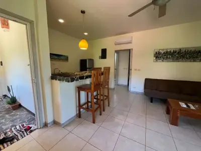Appartements et maison avec piscine à Santa Teresa, immeuble de rapport à quelques pas de la plage 2