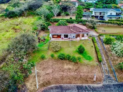 Charmante maison de 3 chambres avec vue sur les montagnes à Grecia, Alajuela 2