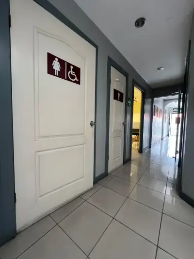 Immeuble commercial à San José : Clinique médicale et dentaire clé en main 4