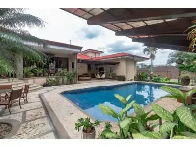 Luxurious Independent House for Sale or Rent in Escazú - Luxury 2