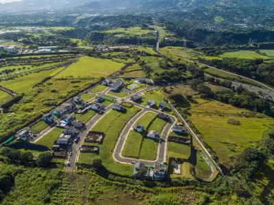 Terrains à vendre dans une communauté clôturée 1
