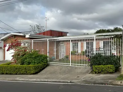 Magnifique maison de plain-pied à Escazú 2
