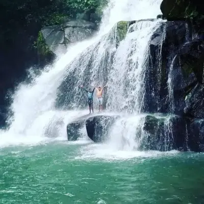 Spectaculaire Oasis Écologique avec 4 Cascades 1