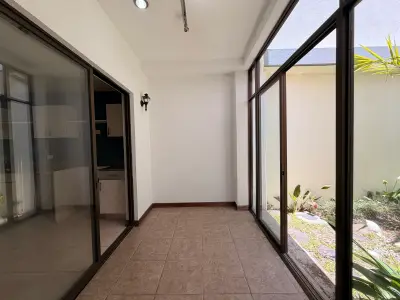 Chaleureux condo à vendre à Escazú 3