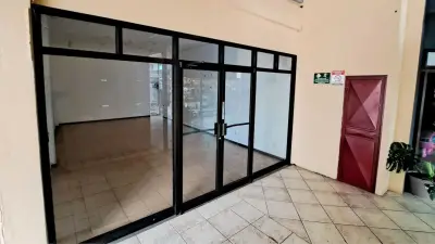 Espace bureau/commercial polyvalent à vendre à Plaza Coral, Jacó 1
