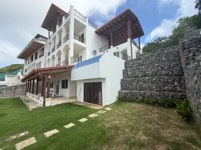Retraite de Luxe avec Vue sur l'Océan et la Montagne : Havre Moderne de 5 Chambres à Jacó, Costa Rica 3