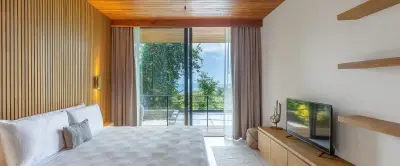 Luxury 3-Bedroom Villa with Ocean Views - Infinity pool and Minutes from the ocean  5