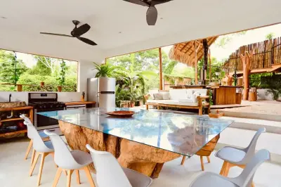 Auberge écologique génératrice de revenus près de Santa Teresa et à 7 minutes de Hermosa - 13 chambres - Terrasse de yoga, spa, sauna | Succès prouvé pour les investisseurs 4