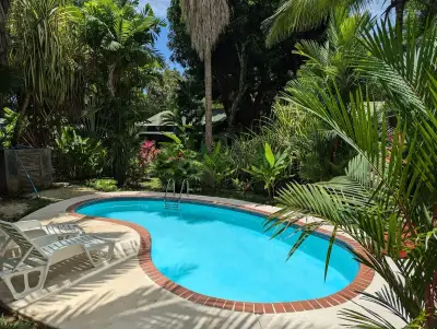 Auberge de jeunesse avec 4 bungalows, 2 duplex, piscine, à distance de marche de la plage à Santa Teresa 3