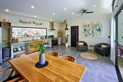 Tropical Villa in Santa Teresa, Steps from the Beach, with Additional Lot for Future Development 2