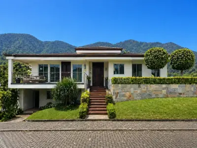À Vendre / Propriété de Luxe (Avec Permis Commercial), San Antonio, Escazú, San José 1