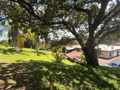 Charmantes villas avec jardins luxuriants et vues sur les montagnes à Poás 1